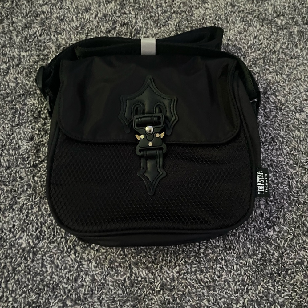 Trapstar ‘black’ crossbody bag UK